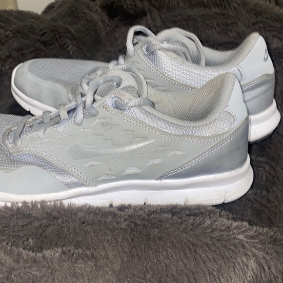 🦋Grey Nike Running shoes! - Picture 2 of 6